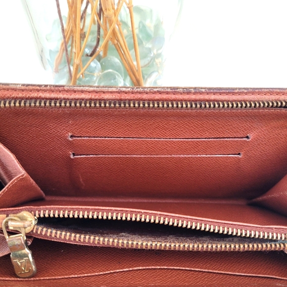 Louis Vuitton Zipper Wallet - Picture 6 of 16